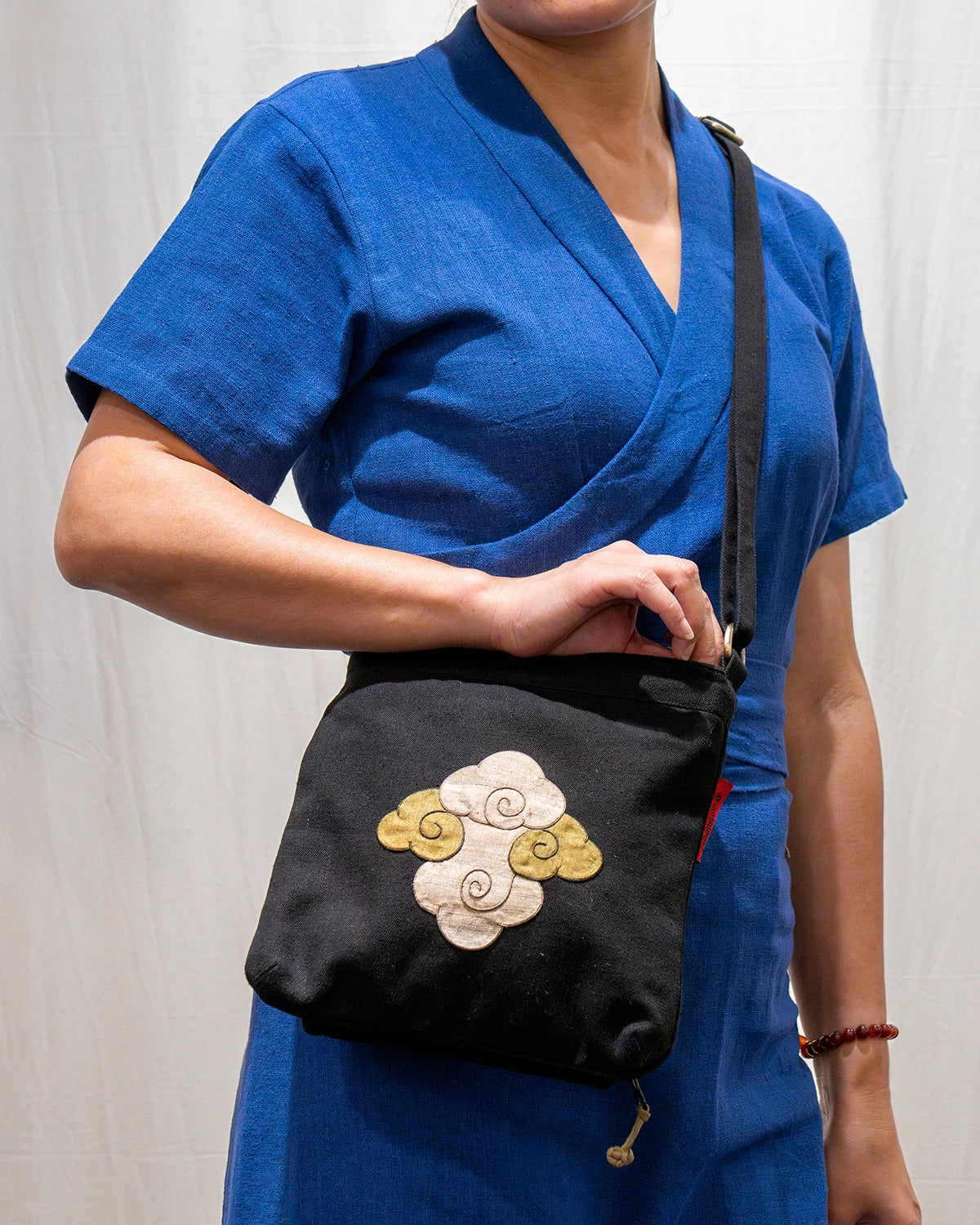 Cloud Sling Bag - Black