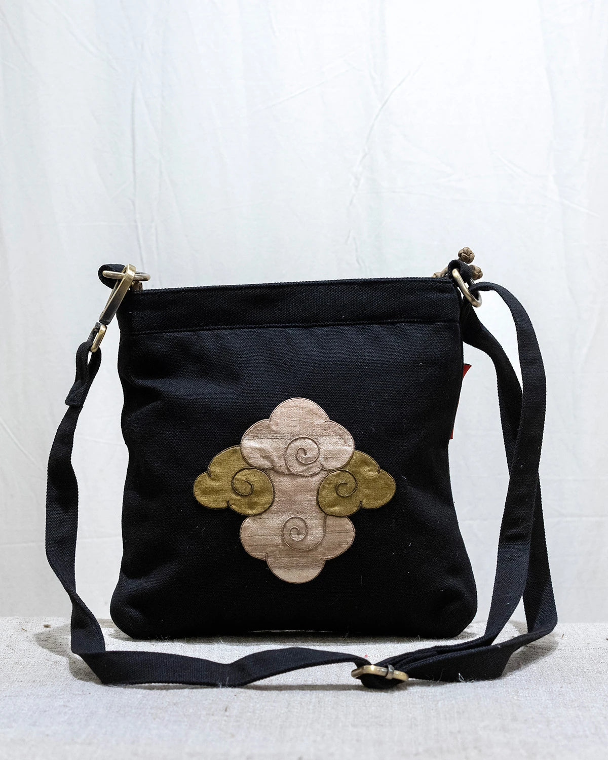 Cloud Sling Bag - Black