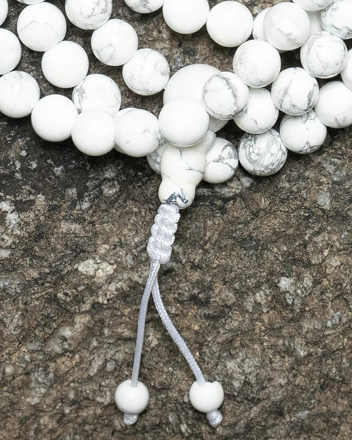 Howlite Long Mala