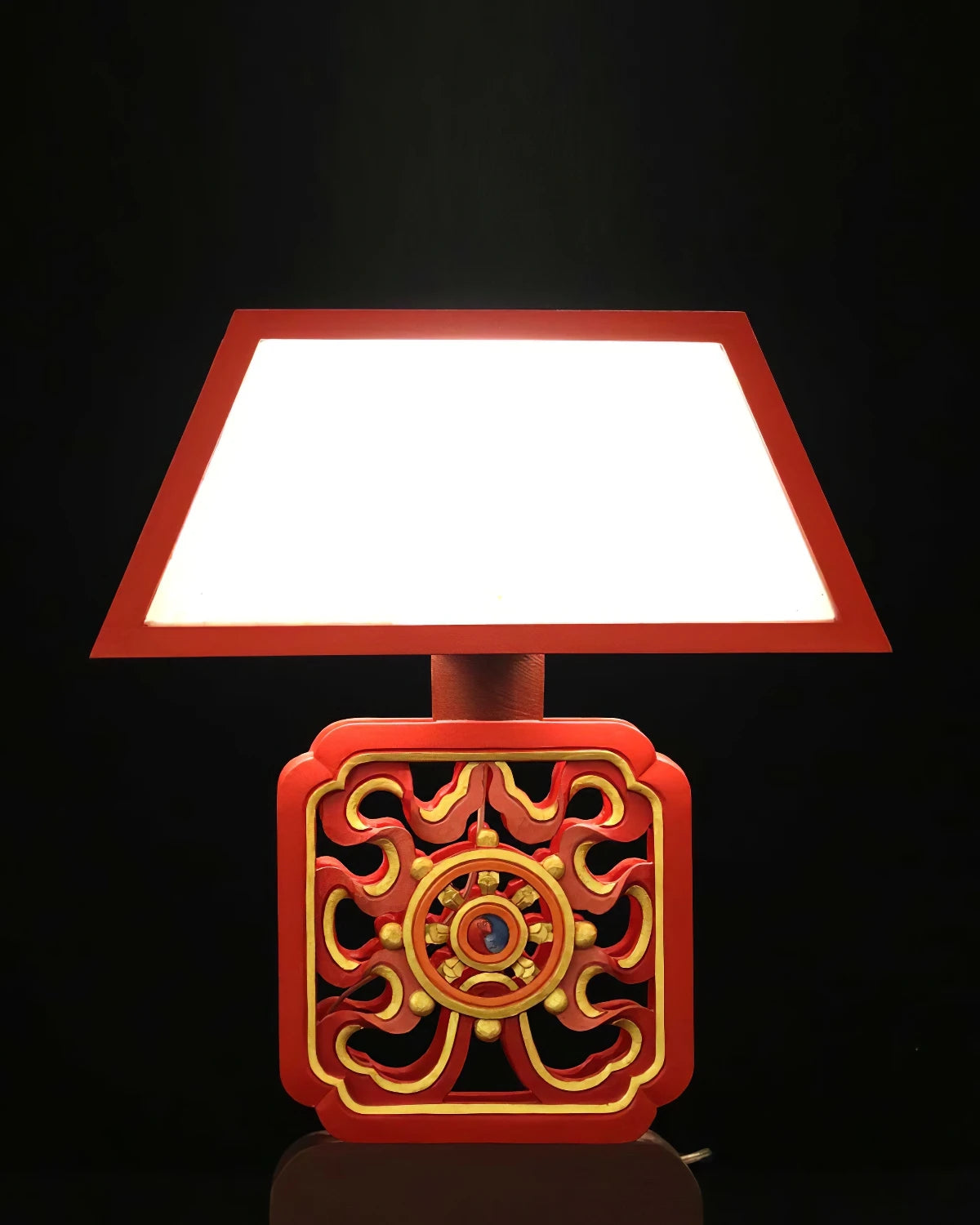 Wheel Auspicious Symbols Carved Table Lamp in Red